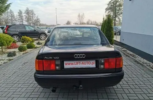 AUDI 100 