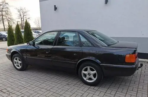 AUDI 100 