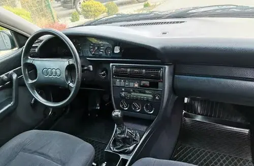 AUDI 100 