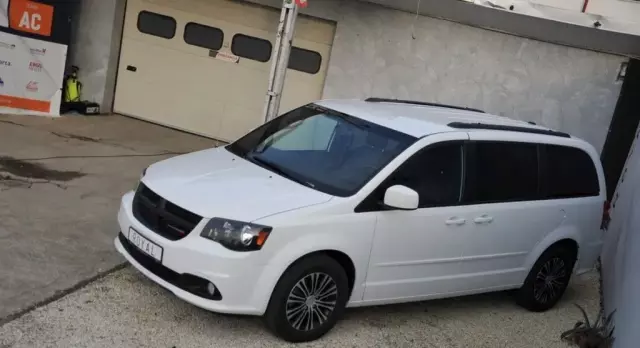 DODGE Grand Caravan 