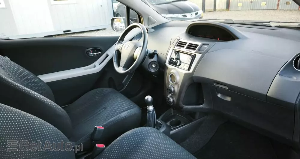 TOYOTA Yaris 