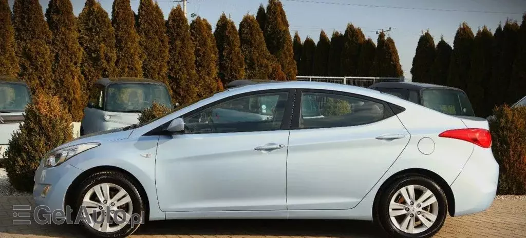 HYUNDAI Elantra 
