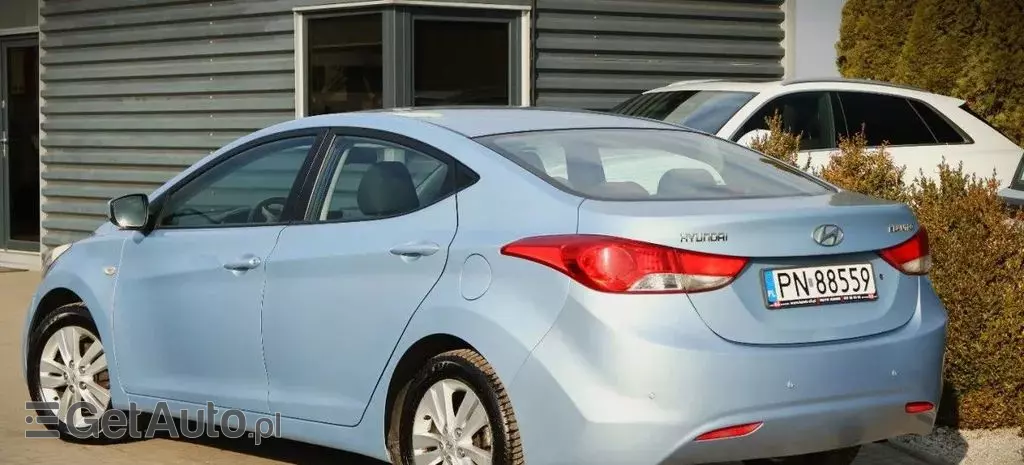 HYUNDAI Elantra 