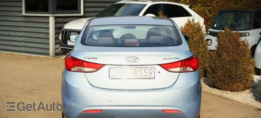 HYUNDAI Elantra 