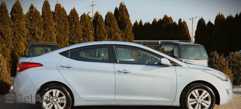 HYUNDAI Elantra 