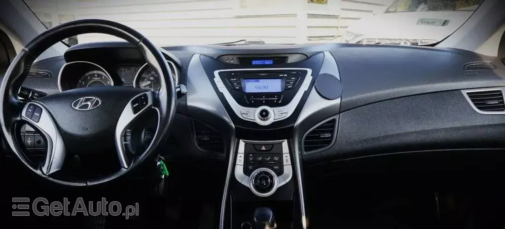 HYUNDAI Elantra 