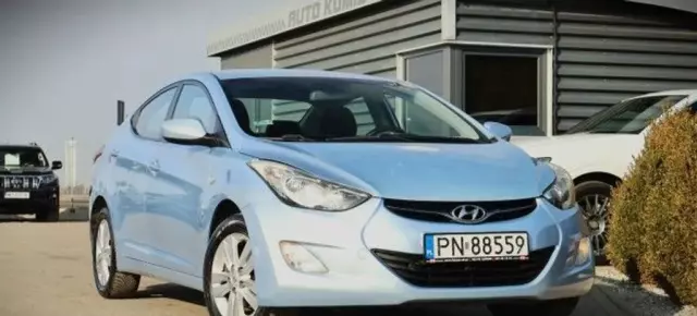 HYUNDAI Elantra 