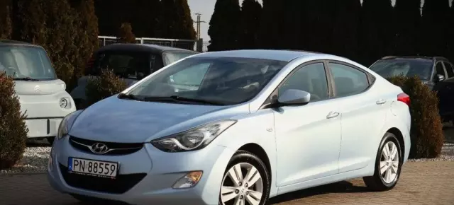 HYUNDAI Elantra 