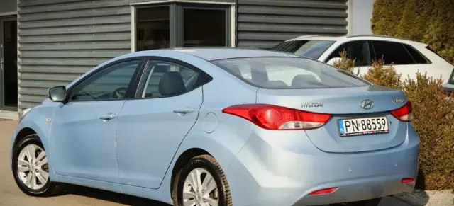 HYUNDAI Elantra 