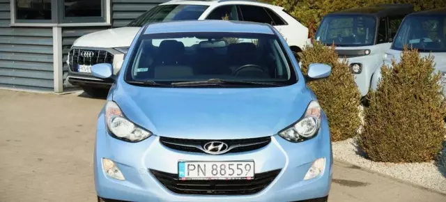 HYUNDAI Elantra 