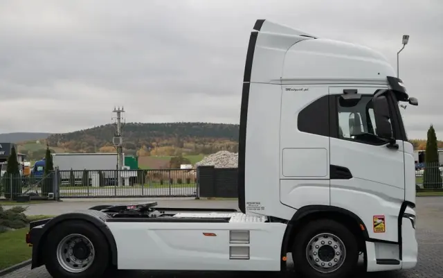 IVECO S-WAY / 480 / RETARDER / KLIMA POSTOJOWA / OPONY 100% 