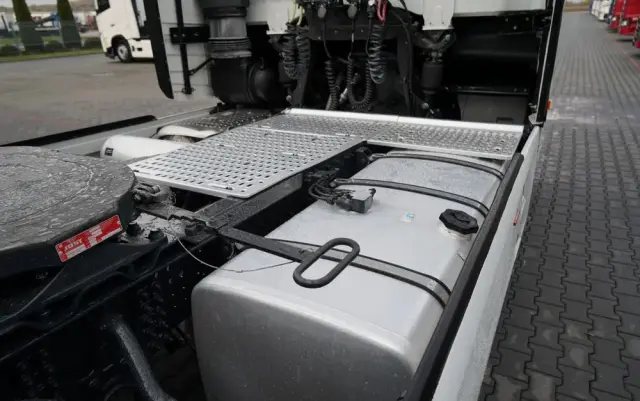 IVECO S-WAY / 480 / RETARDER / KLIMA POSTOJOWA / OPONY 100% 