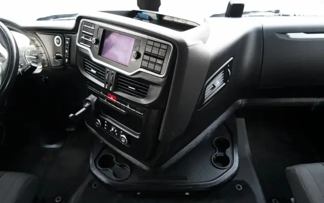 IVECO S-WAY / 480 / RETARDER / KLIMA POSTOJOWA / OPONY 100% 