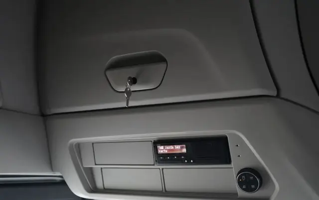 IVECO S-WAY / 480 / RETARDER / KLIMA POSTOJOWA / OPONY 100% 