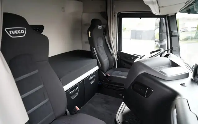 IVECO S-WAY / 480 / RETARDER / KLIMA POSTOJOWA / OPONY 100% 