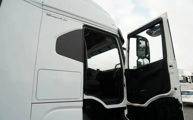 IVECO S-WAY / 480 / RETARDER / KLIMA POSTOJOWA / OPONY 100% 