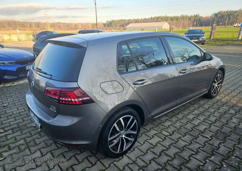VOLKSWAGEN Golf 1.4 TSI BlueMotion Technology DSG Cup