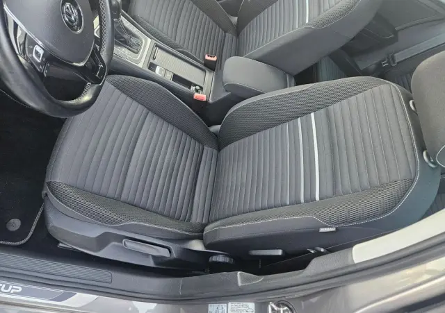 VOLKSWAGEN Golf 1.4 TSI BlueMotion Technology DSG Cup