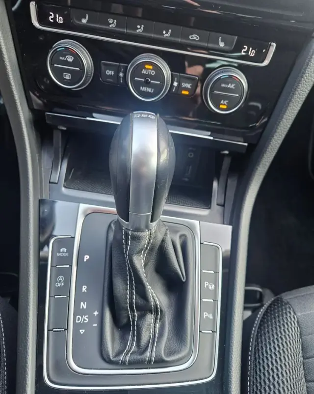 VOLKSWAGEN Golf 1.4 TSI BlueMotion Technology DSG Cup