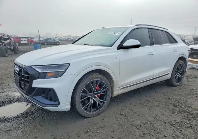 AUDI Q8 