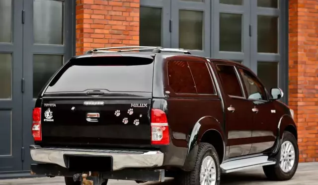 TOYOTA Hilux 