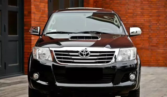 TOYOTA Hilux 