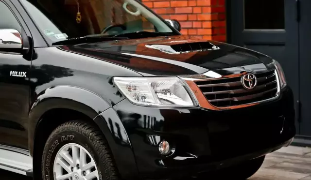 TOYOTA Hilux 