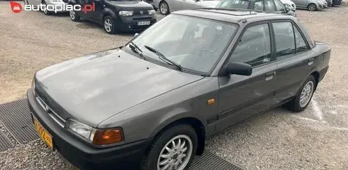 MAZDA 323 