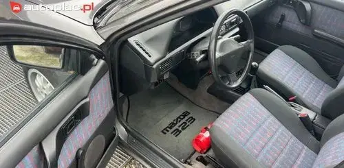 MAZDA 323 