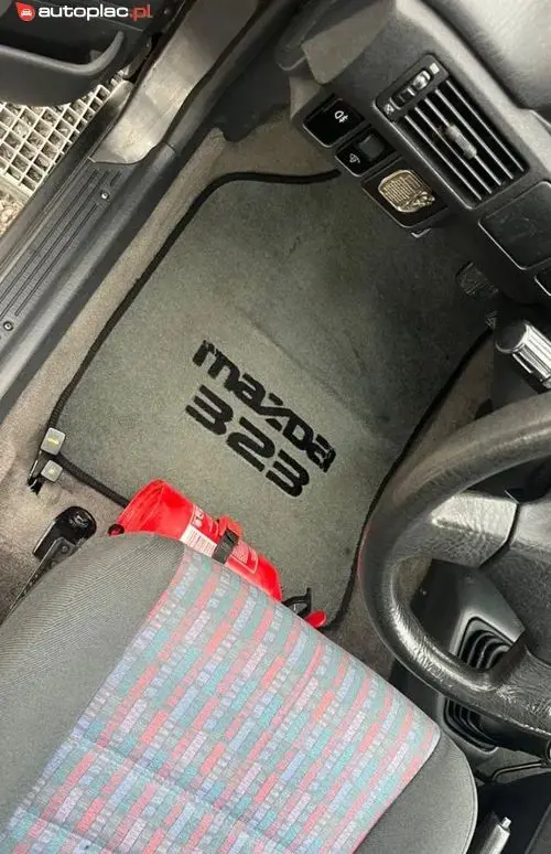 MAZDA 323 