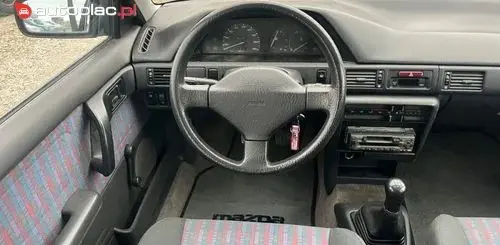 MAZDA 323 