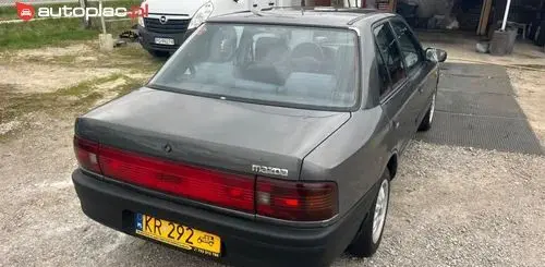 MAZDA 323 