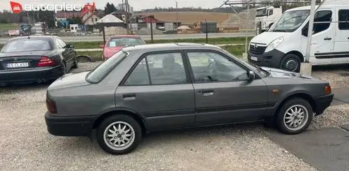 MAZDA 323 