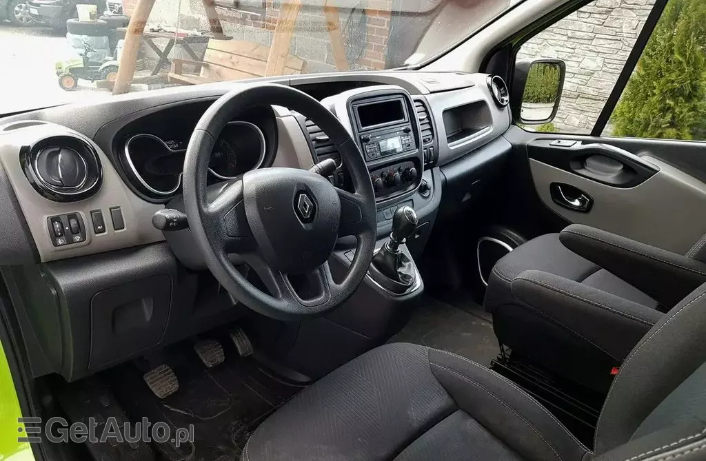 RENAULT Trafic 