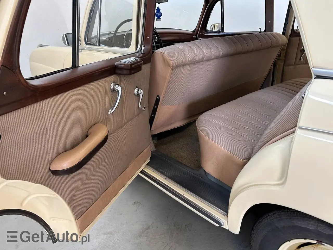 MERCEDES-BENZ 220 Ponton 