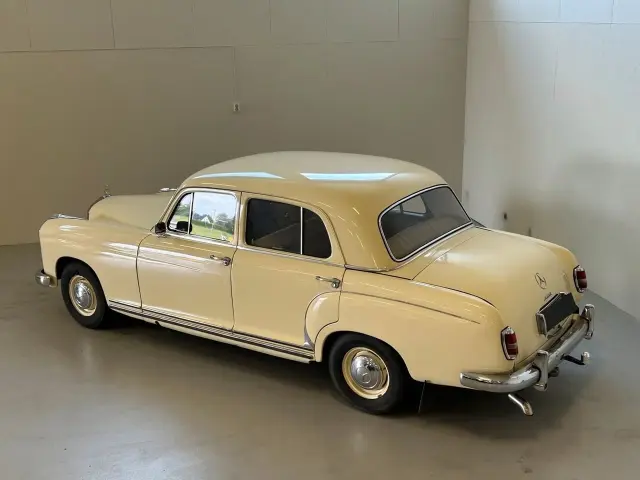 MERCEDES-BENZ 220 Ponton 
