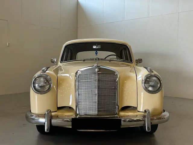 MERCEDES-BENZ 220 Ponton 