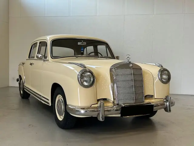 MERCEDES-BENZ 220 Ponton 
