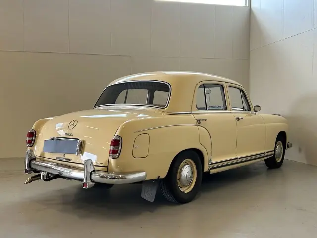MERCEDES-BENZ 220 Ponton 