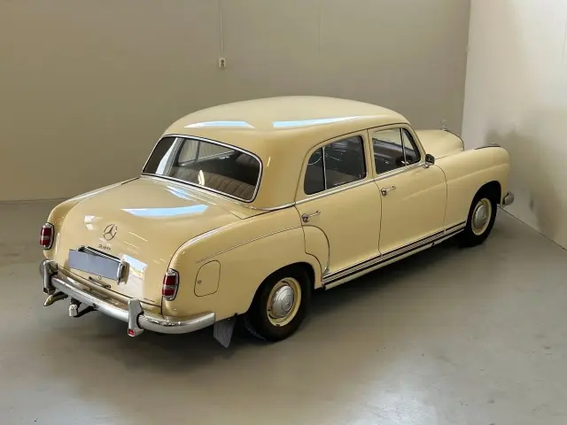 MERCEDES-BENZ 220 Ponton 