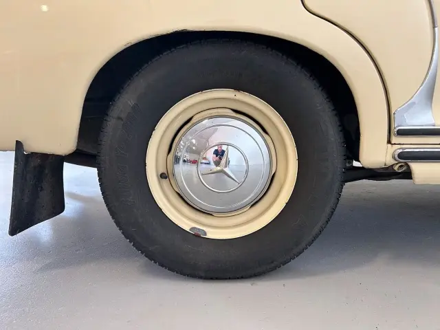 MERCEDES-BENZ 220 Ponton 