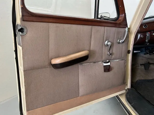 MERCEDES-BENZ 220 Ponton 