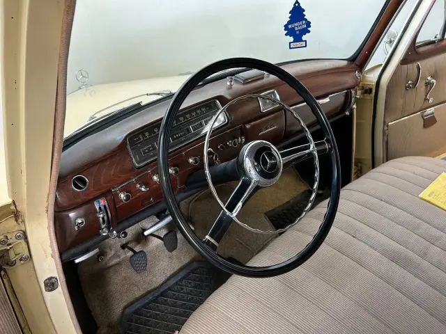 MERCEDES-BENZ 220 Ponton 