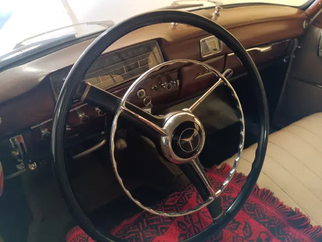 MERCEDES-BENZ 220 Ponton 