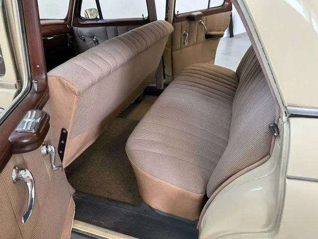 MERCEDES-BENZ 220 Ponton 