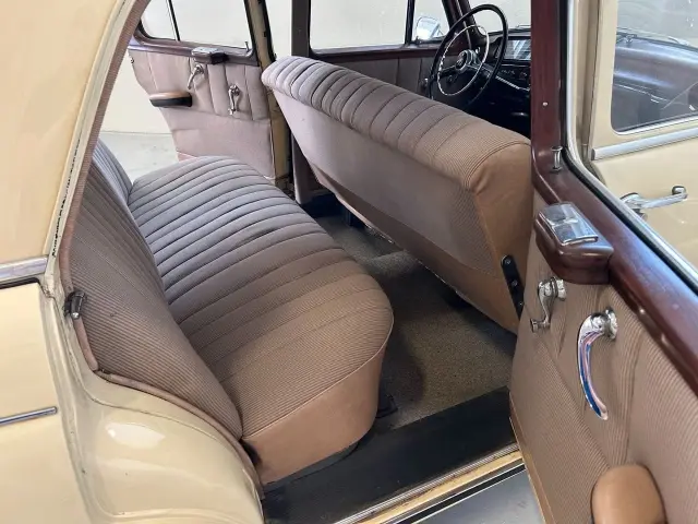 MERCEDES-BENZ 220 Ponton 