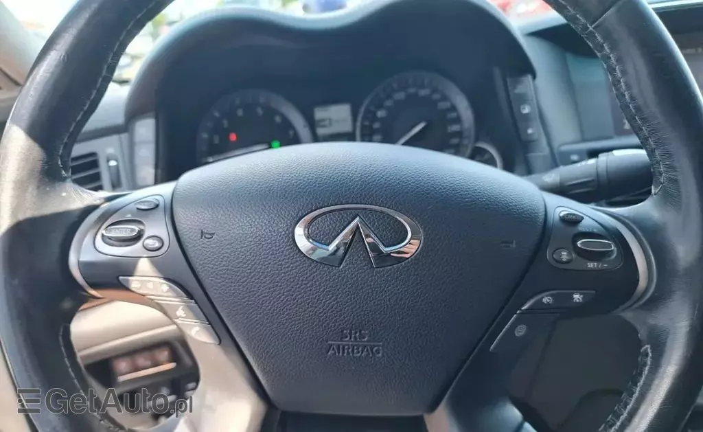 INFINITI Q70 