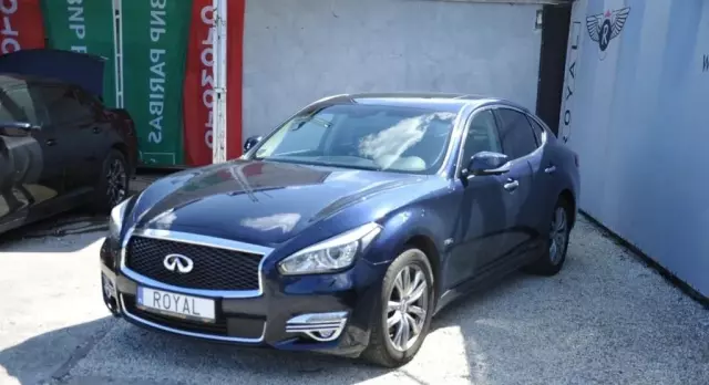 INFINITI Q70 