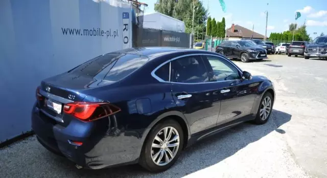 INFINITI Q70 