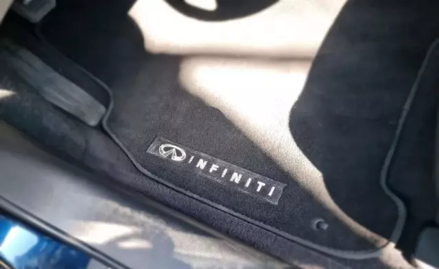 INFINITI Q70 